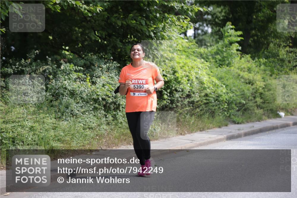 15.06.2025 - REWE Women's Run Jannik Wohlers http://msf.ph/oto/7942249 15.06.2025 10:15:51 Laufen 5399 meine-sportfotos.de