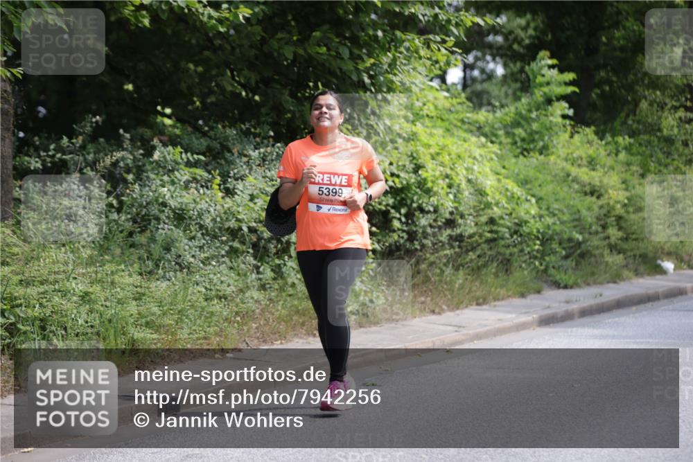 15.06.2025 - REWE Women's Run Jannik Wohlers http://msf.ph/oto/7942256 15.06.2025 10:15:51 Laufen 5399 meine-sportfotos.de