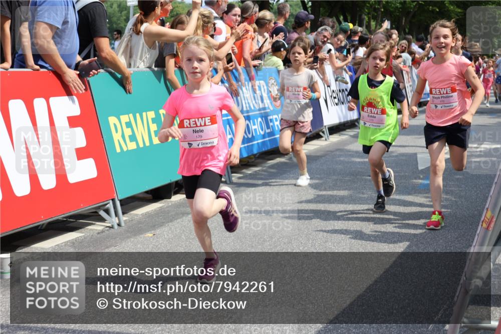 15.06.2025 - REWE Women's Run Strokosch-Dieckow http://msf.ph/oto/7942261 15.06.2025 11:34:45 Ziel 106, 143, 153, 167, 169, 172, 173, 176, 179, 189, 221, 256, 274, 287, 293 meine-sportfotos.de