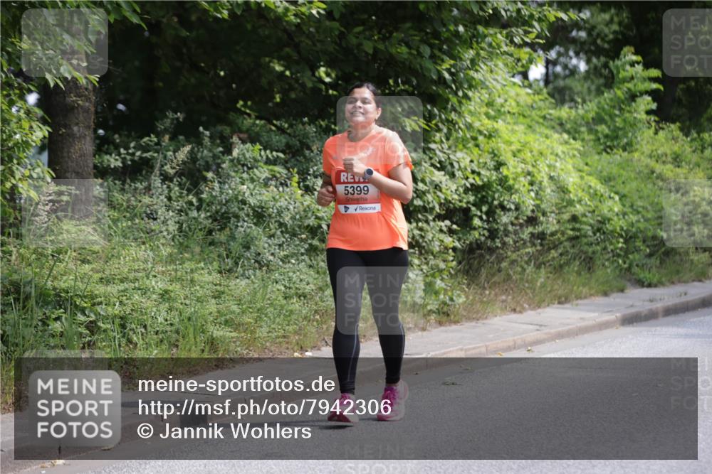 15.06.2025 - REWE Women's Run Jannik Wohlers http://msf.ph/oto/7942306 15.06.2025 10:15:52 Laufen 5399 meine-sportfotos.de