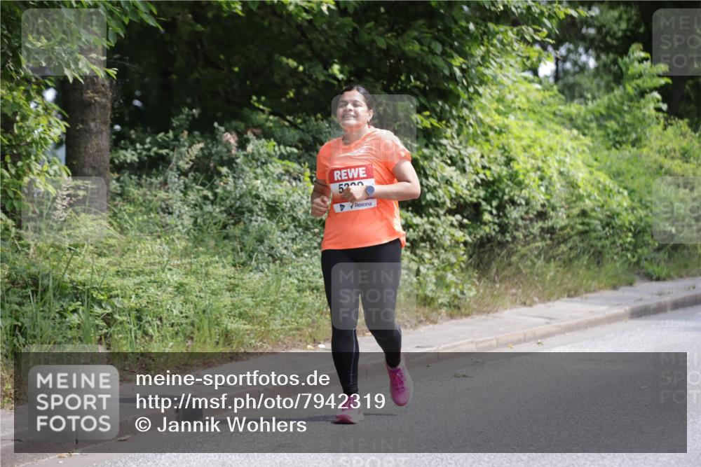 15.06.2025 - REWE Women's Run Jannik Wohlers http://msf.ph/oto/7942319 15.06.2025 10:15:52 Laufen 52 meine-sportfotos.de