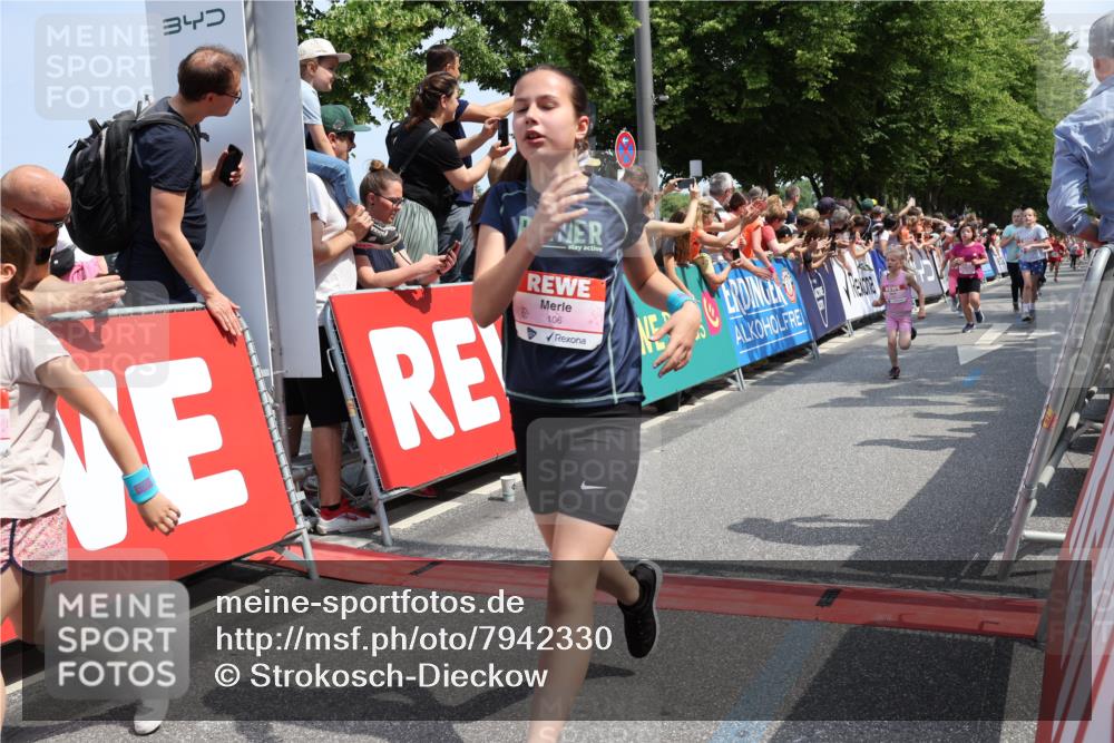15.06.2025 - REWE Women's Run Strokosch-Dieckow http://msf.ph/oto/7942330 15.06.2025 11:34:48 Ziel 106, 116, 123, 124, 135, 143, 153, 160, 169, 172, 173, 179, 213, 221, 256, 287, 293 meine-sportfotos.de