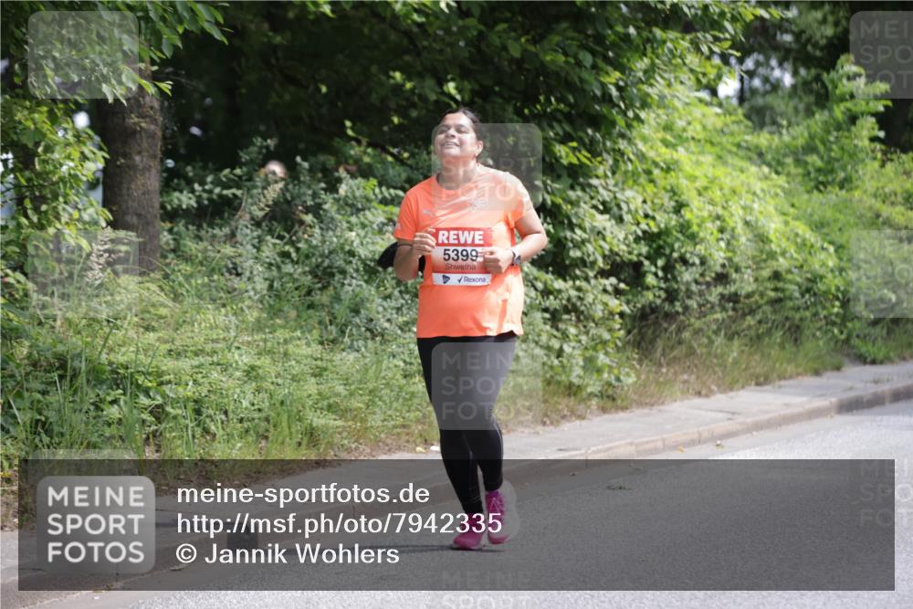 15.06.2025 - REWE Women's Run Jannik Wohlers http://msf.ph/oto/7942335 15.06.2025 10:15:52 Laufen 5399 meine-sportfotos.de