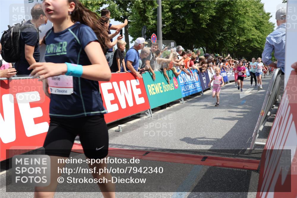 15.06.2025 - REWE Women's Run Strokosch-Dieckow http://msf.ph/oto/7942340 15.06.2025 11:34:48 Ziel 106, 116, 123, 124, 135, 143, 153, 160, 169, 172, 173, 179, 213, 221, 256, 287, 293 meine-sportfotos.de