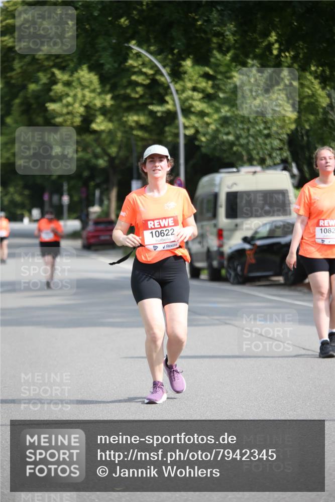 15.06.2025 - REWE Women's Run Jannik Wohlers http://msf.ph/oto/7942345 15.06.2025 10:00:16 Laufen 10622, 1082 meine-sportfotos.de