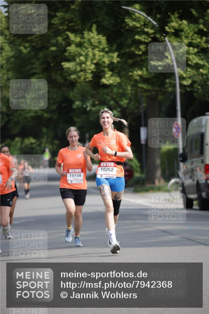 15.06.2025 - REWE Women's Run Jannik Wohlers http://msf.ph/oto/7942368 15.06.2025 08:46:42 Laufen 10262, 10158 meine-sportfotos.de