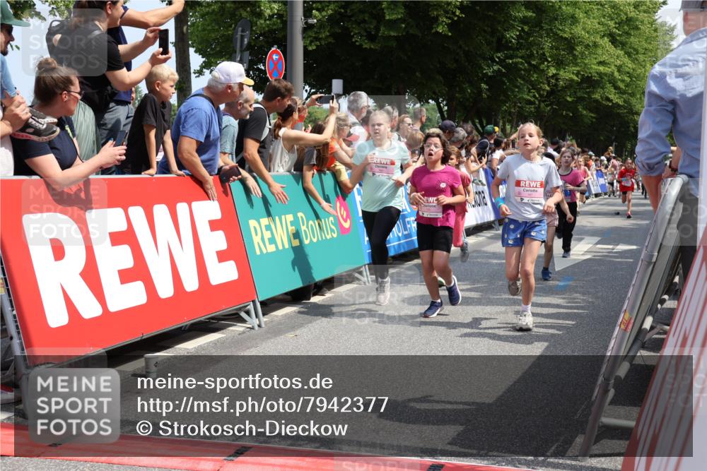 15.06.2025 - REWE Women's Run Strokosch-Dieckow http://msf.ph/oto/7942377 15.06.2025 11:34:50 Ziel 106, 113, 116, 123, 124, 135, 143, 153, 160, 165, 172, 173, 179, 213, 256, 287, 293 meine-sportfotos.de