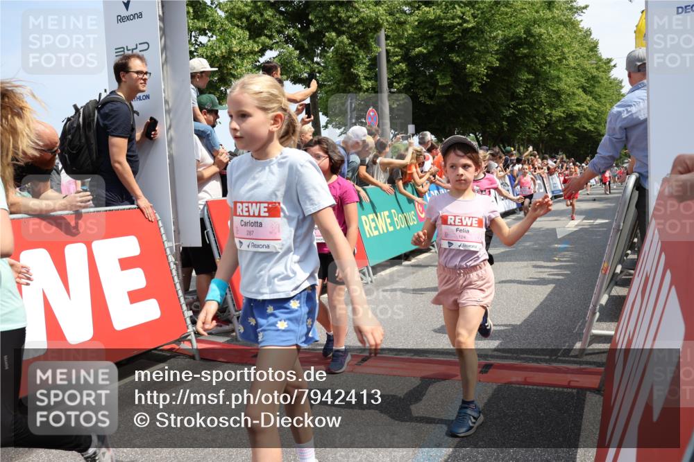 15.06.2025 - REWE Women's Run Strokosch-Dieckow http://msf.ph/oto/7942413 15.06.2025 11:34:52 Ziel 106, 113, 116, 123, 124, 135, 143, 153, 160, 165, 172, 173, 179, 213, 231, 256, 287, 323 meine-sportfotos.de