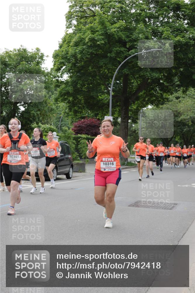 15.06.2025 - REWE Women's Run Jannik Wohlers http://msf.ph/oto/7942418 15.06.2025 08:28:38 Laufen 10806, 10713, 10351, 10316 meine-sportfotos.de
