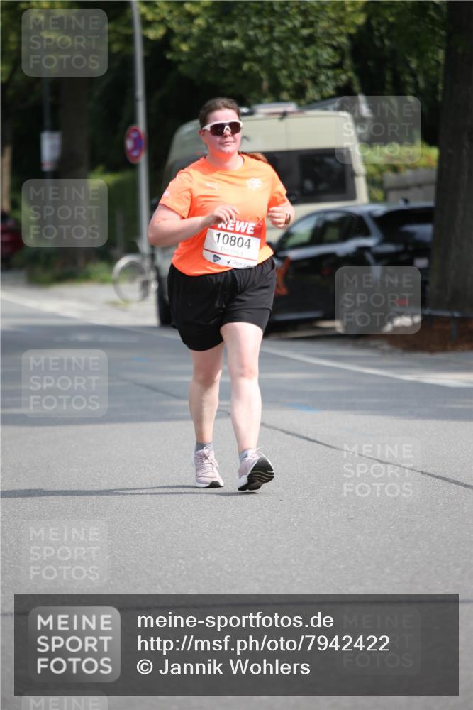 15.06.2025 - REWE Women's Run Jannik Wohlers http://msf.ph/oto/7942422 15.06.2025 10:00:27 Laufen 10804 meine-sportfotos.de