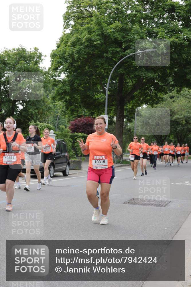 15.06.2025 - REWE Women's Run Jannik Wohlers http://msf.ph/oto/7942424 15.06.2025 08:28:38 Laufen 10351, 10316 meine-sportfotos.de