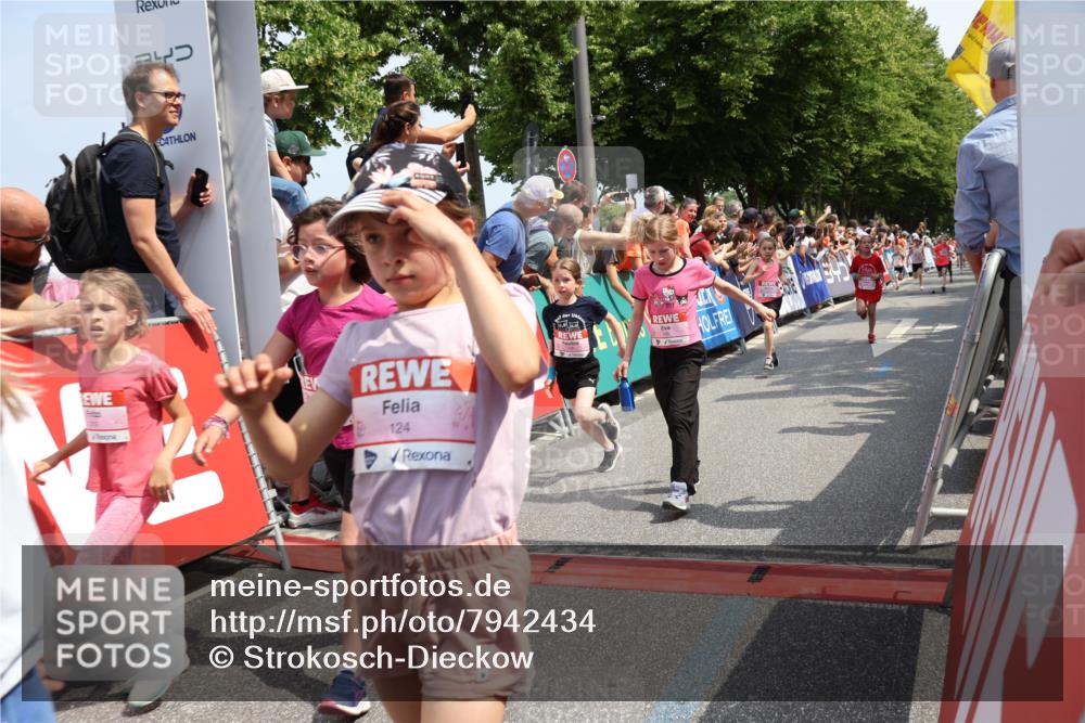 15.06.2025 - REWE Women's Run Strokosch-Dieckow http://msf.ph/oto/7942434 15.06.2025 11:34:53 Ziel 106, 113, 116, 123, 124, 135, 143, 153, 160, 165, 172, 173, 213, 231, 256, 287, 290, 323 meine-sportfotos.de