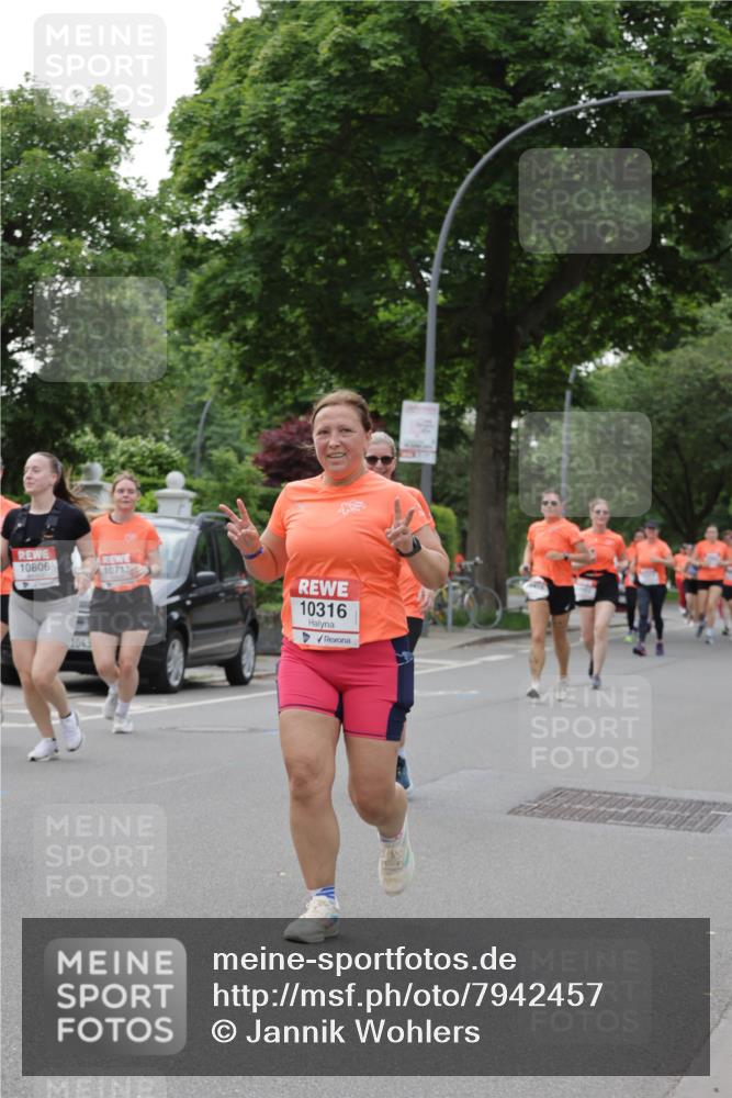 15.06.2025 - REWE Women's Run Jannik Wohlers http://msf.ph/oto/7942457 15.06.2025 08:28:39 Laufen 10806, 10712, 10316 meine-sportfotos.de