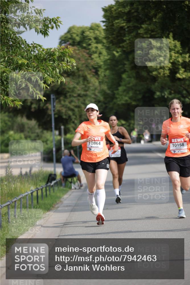 15.06.2025 - REWE Women's Run Jannik Wohlers http://msf.ph/oto/7942463 15.06.2025 08:46:44 Laufen 10864, 10158 meine-sportfotos.de