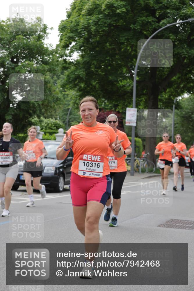 15.06.2025 - REWE Women's Run Jannik Wohlers http://msf.ph/oto/7942468 15.06.2025 08:28:39 Laufen 10806, 0713, 10316, 774 meine-sportfotos.de