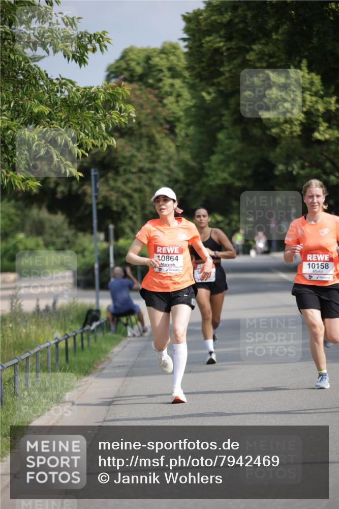 15.06.2025 - REWE Women's Run Jannik Wohlers http://msf.ph/oto/7942469 15.06.2025 08:46:44 Laufen 10864, 10158 meine-sportfotos.de