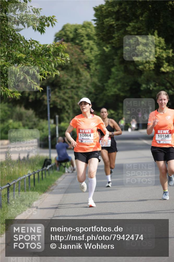 15.06.2025 - REWE Women's Run Jannik Wohlers http://msf.ph/oto/7942474 15.06.2025 08:46:44 Laufen 10864, 10158 meine-sportfotos.de