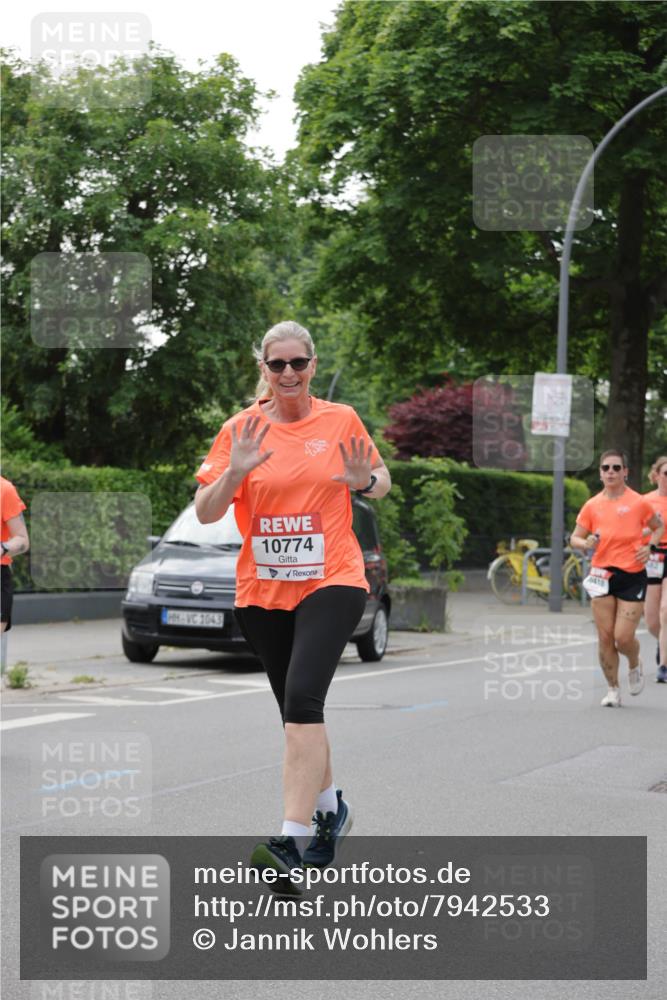 15.06.2025 - REWE Women's Run Jannik Wohlers http://msf.ph/oto/7942533 15.06.2025 08:28:40 Laufen 1043, 10774, 0418 meine-sportfotos.de