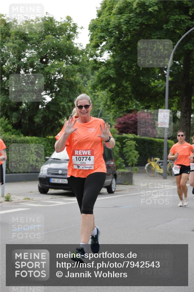 15.06.2025 - REWE Women's Run Jannik Wohlers http://msf.ph/oto/7942543 15.06.2025 08:28:40 Laufen 1043, 10774 meine-sportfotos.de