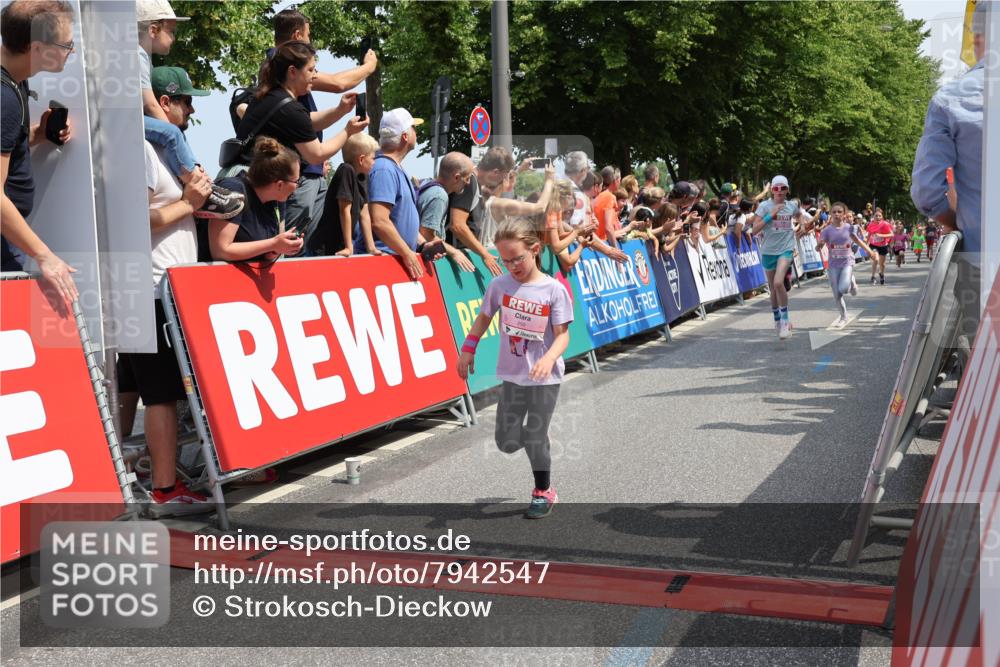 15.06.2025 - REWE Women's Run Strokosch-Dieckow http://msf.ph/oto/7942547 15.06.2025 11:35:00 Ziel 113, 116, 135, 162, 165, 213, 216, 231, 233, 250, 290, 312, 316, 323 meine-sportfotos.de