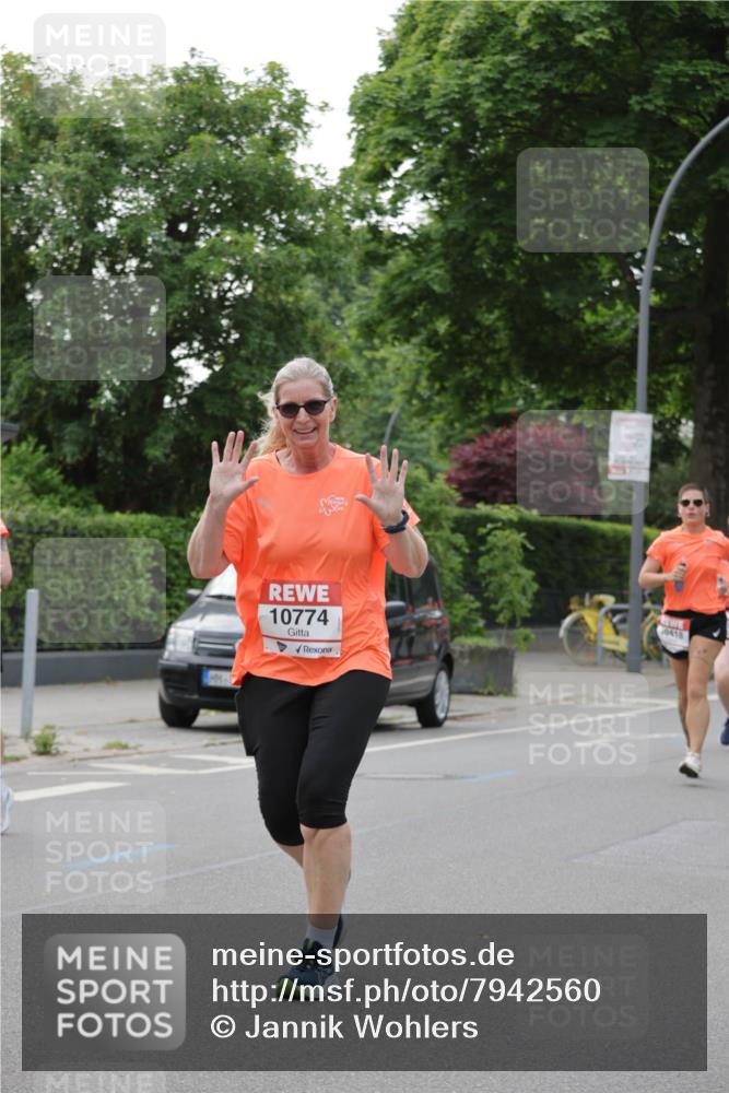 15.06.2025 - REWE Women's Run Jannik Wohlers http://msf.ph/oto/7942560 15.06.2025 08:28:40 Laufen 10774, 0418 meine-sportfotos.de