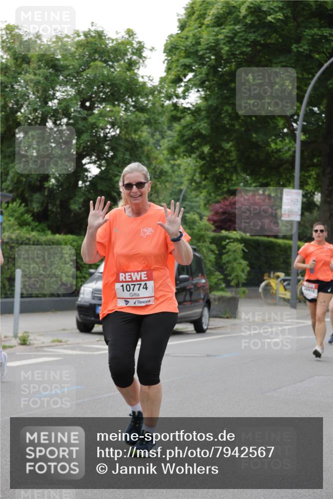 15.06.2025 - REWE Women's Run Jannik Wohlers http://msf.ph/oto/7942567 15.06.2025 08:28:40 Laufen 10774, 0418 meine-sportfotos.de