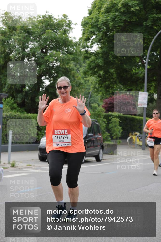 15.06.2025 - REWE Women's Run Jannik Wohlers http://msf.ph/oto/7942573 15.06.2025 08:28:40 Laufen 10774, 0418 meine-sportfotos.de