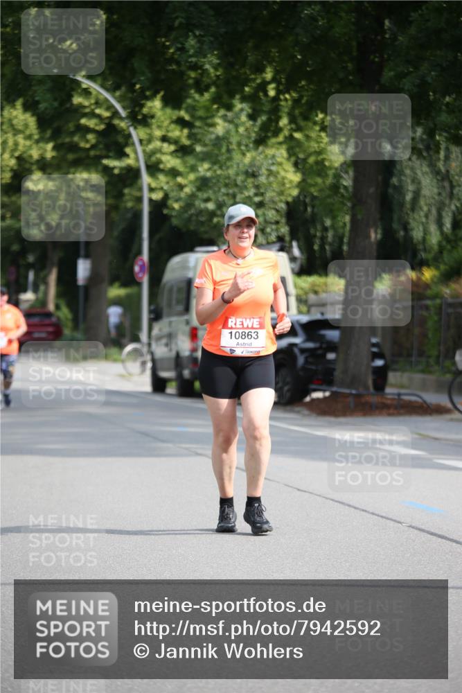 15.06.2025 - REWE Women's Run Jannik Wohlers http://msf.ph/oto/7942592 15.06.2025 10:00:43 Laufen 10863 meine-sportfotos.de