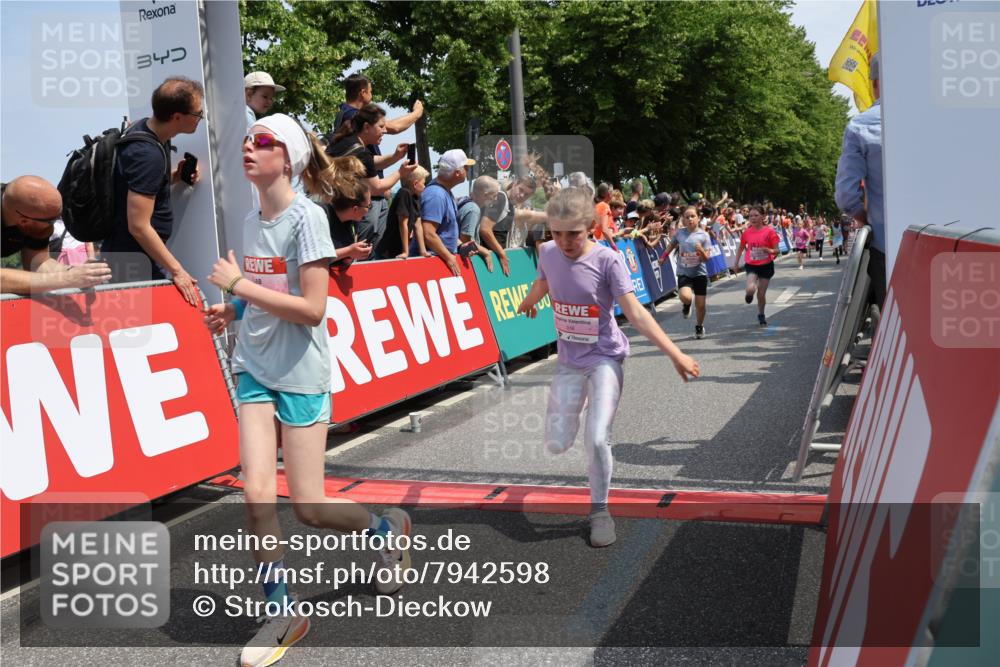 15.06.2025 - REWE Women's Run Strokosch-Dieckow http://msf.ph/oto/7942598 15.06.2025 11:35:03 Ziel 162, 207, 216, 231, 233, 250, 263, 290, 312, 316, 323 meine-sportfotos.de