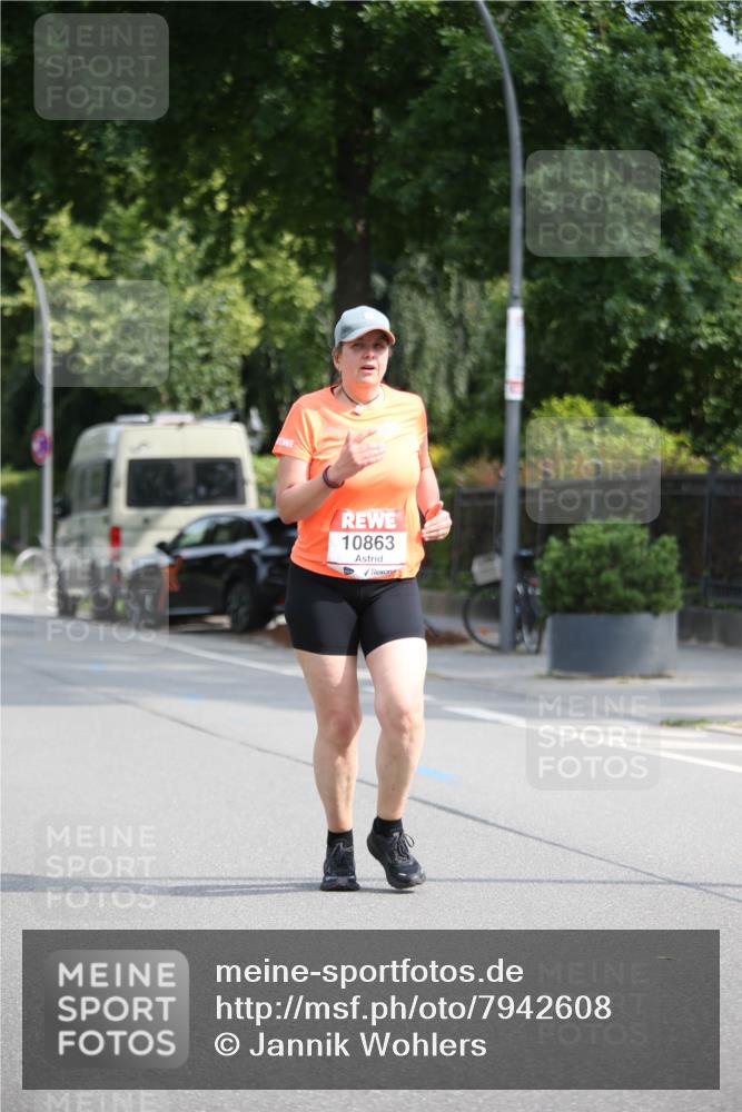 15.06.2025 - REWE Women's Run Jannik Wohlers http://msf.ph/oto/7942608 15.06.2025 10:00:45 Laufen 10863 meine-sportfotos.de