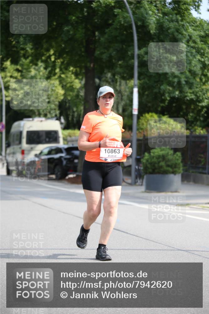 15.06.2025 - REWE Women's Run Jannik Wohlers http://msf.ph/oto/7942620 15.06.2025 10:00:45 Laufen 10863 meine-sportfotos.de