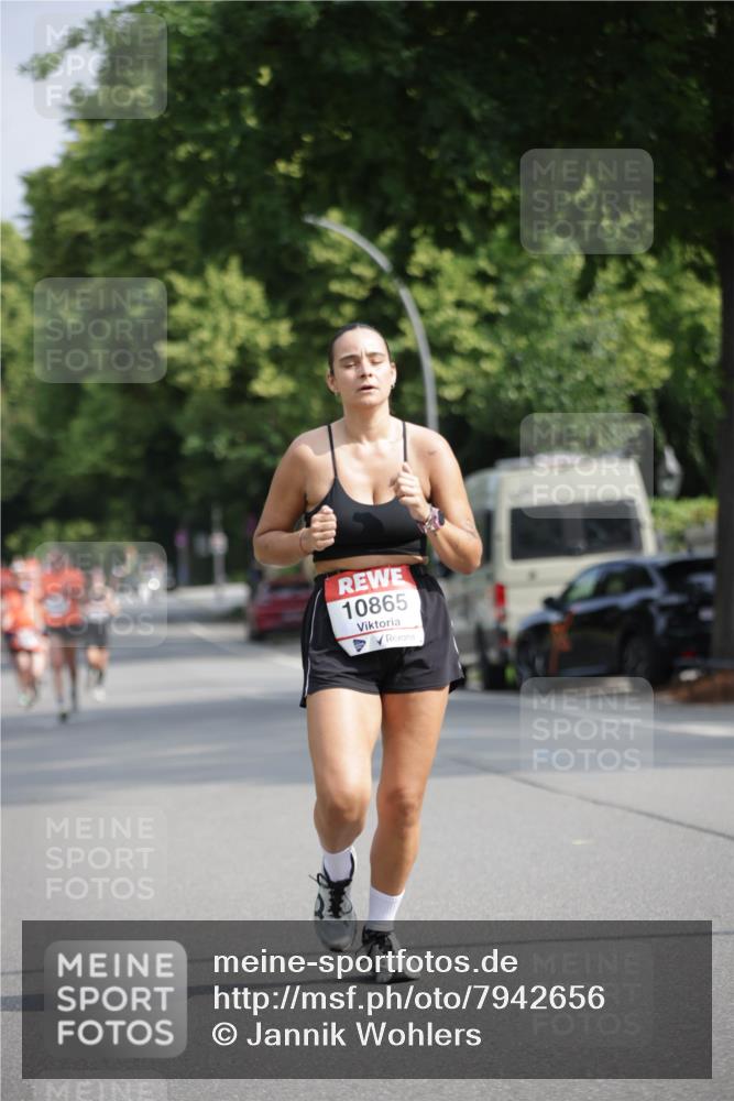 15.06.2025 - REWE Women's Run Jannik Wohlers http://msf.ph/oto/7942656 15.06.2025 08:46:49 Laufen 10865 meine-sportfotos.de