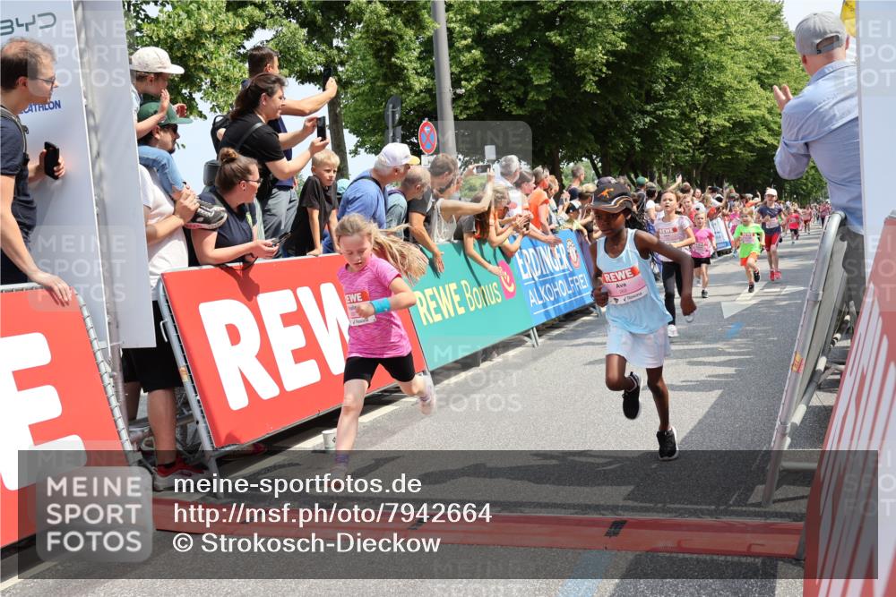 15.06.2025 - REWE Women's Run Strokosch-Dieckow http://msf.ph/oto/7942664 15.06.2025 11:35:08 Ziel 112, 115, 156, 162, 174, 201, 207, 214, 216, 233, 263, 273, 285, 312, 316 meine-sportfotos.de