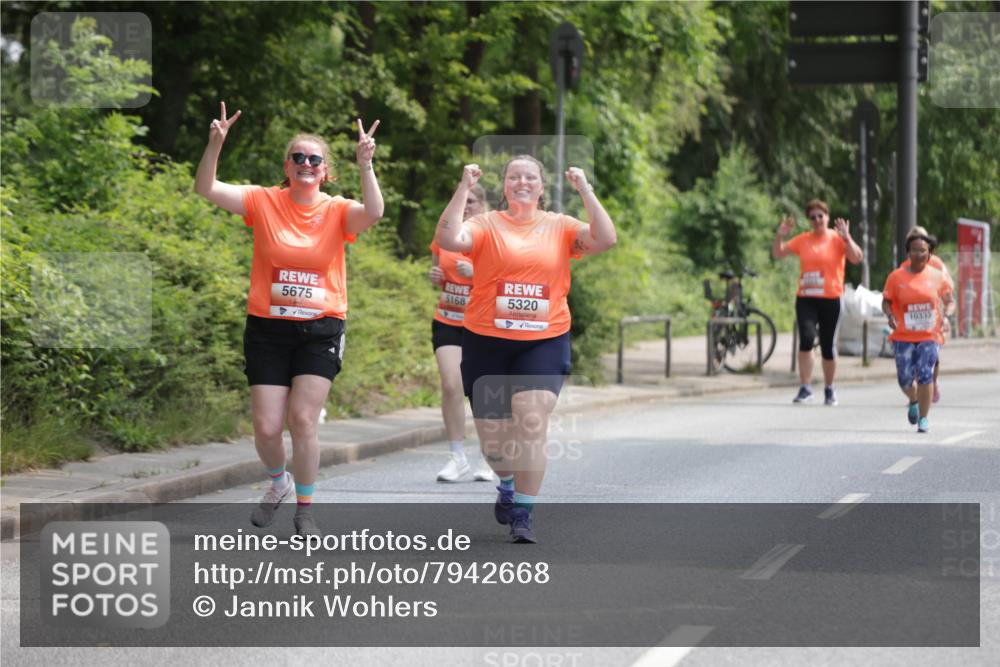 15.06.2025 - REWE Women's Run Jannik Wohlers http://msf.ph/oto/7942668 15.06.2025 10:16:08 Laufen 5675, 5168, 5320, 10333 meine-sportfotos.de