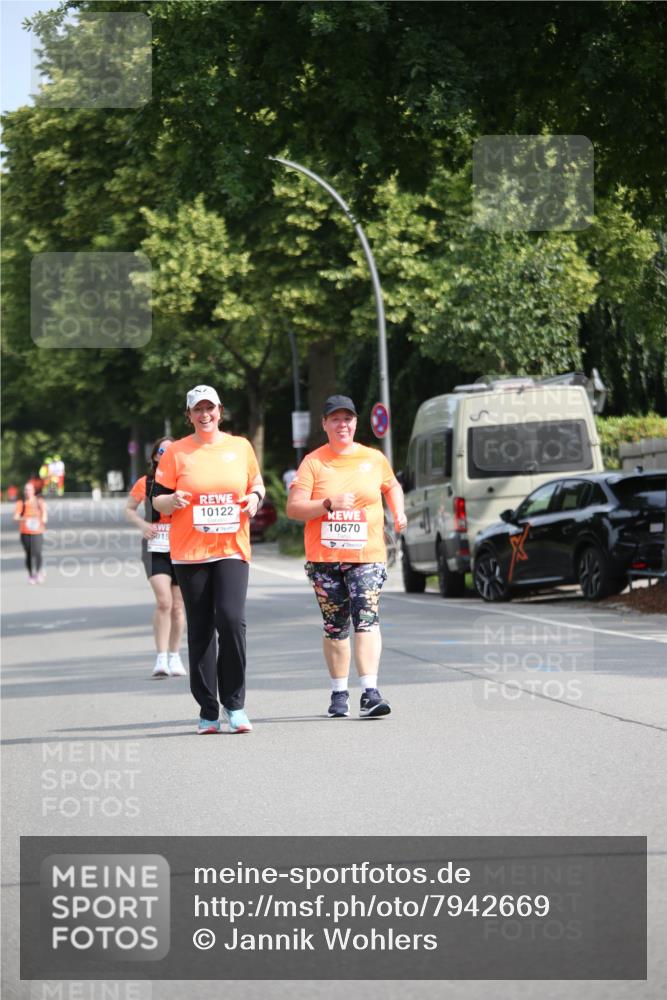 15.06.2025 - REWE Women's Run Jannik Wohlers http://msf.ph/oto/7942669 15.06.2025 10:00:52 Laufen 10122, 10670, 815 meine-sportfotos.de