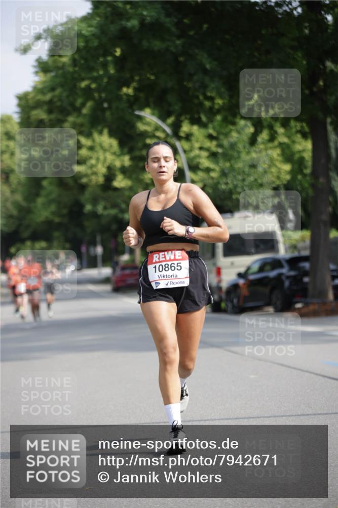15.06.2025 - REWE Women's Run Jannik Wohlers http://msf.ph/oto/7942671 15.06.2025 08:46:49 Laufen 10865 meine-sportfotos.de