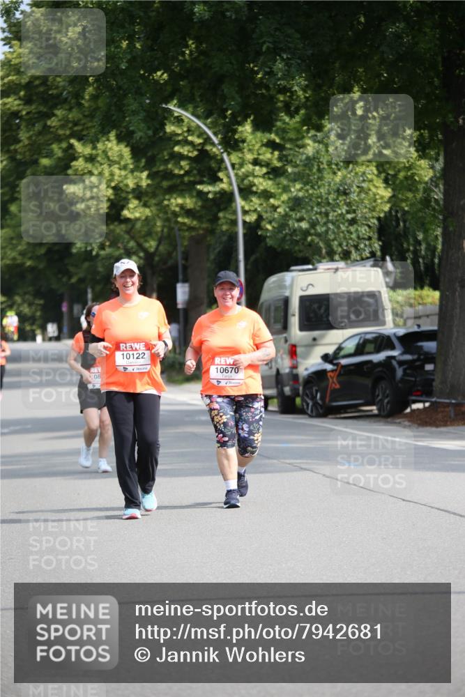 15.06.2025 - REWE Women's Run Jannik Wohlers http://msf.ph/oto/7942681 15.06.2025 10:00:52 Laufen 08, 10122, 10670 meine-sportfotos.de