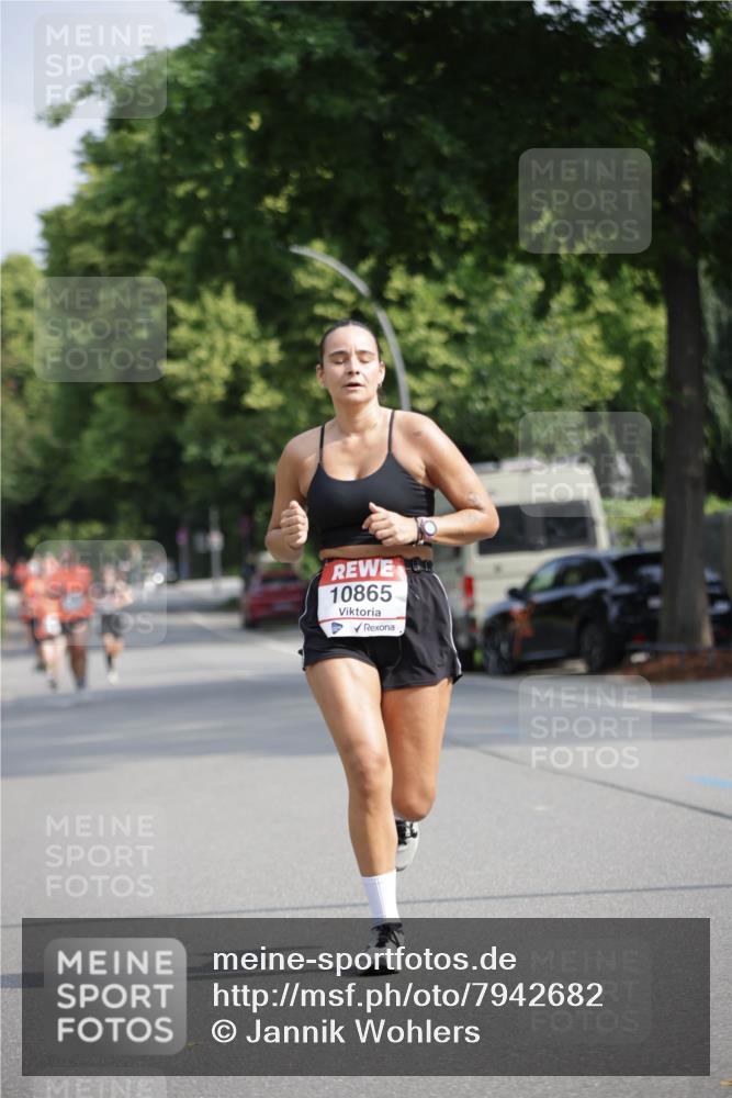 15.06.2025 - REWE Women's Run Jannik Wohlers http://msf.ph/oto/7942682 15.06.2025 08:46:49 Laufen 10865 meine-sportfotos.de