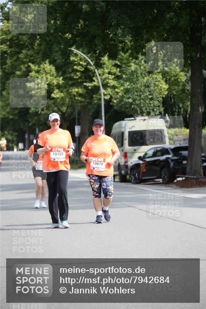 15.06.2025 - REWE Women's Run Jannik Wohlers http://msf.ph/oto/7942684 15.06.2025 10:00:52 Laufen 10122, 10670 meine-sportfotos.de