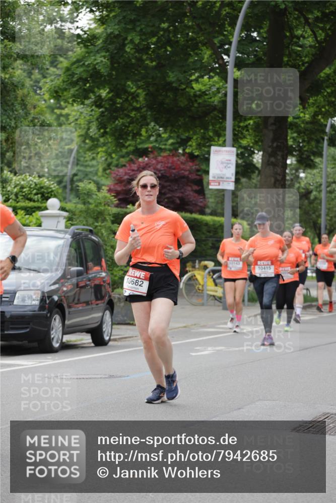 15.06.2025 - REWE Women's Run Jannik Wohlers http://msf.ph/oto/7942685 15.06.2025 08:28:43 Laufen 10682, 10415 meine-sportfotos.de