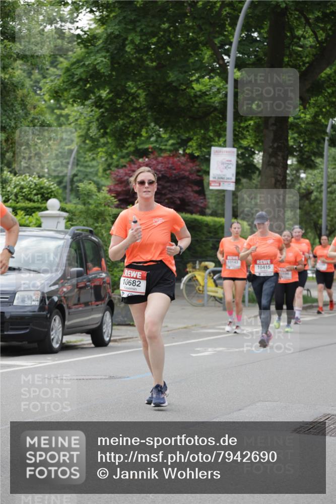 15.06.2025 - REWE Women's Run Jannik Wohlers http://msf.ph/oto/7942690 15.06.2025 08:28:43 Laufen 10682, 10415 meine-sportfotos.de