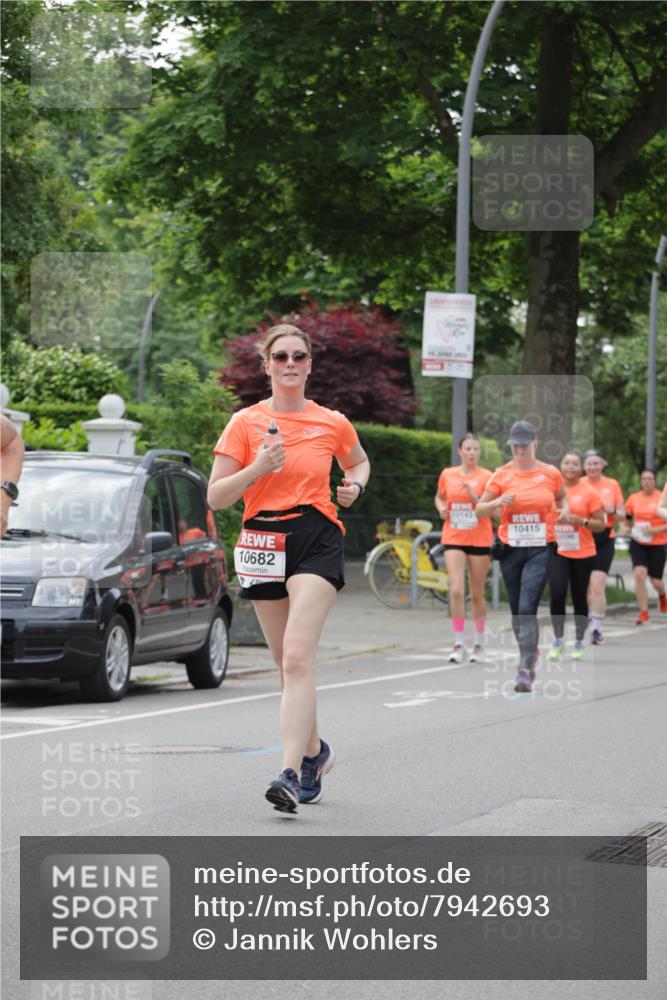 15.06.2025 - REWE Women's Run Jannik Wohlers http://msf.ph/oto/7942693 15.06.2025 08:28:43 Laufen 10682, 10143, 10415 meine-sportfotos.de