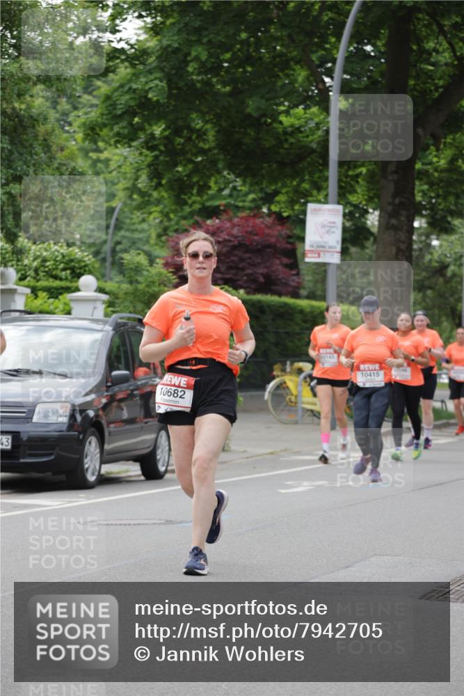 15.06.2025 - REWE Women's Run Jannik Wohlers http://msf.ph/oto/7942705 15.06.2025 08:28:43 Laufen 43, 10682, 0143, 10415 meine-sportfotos.de