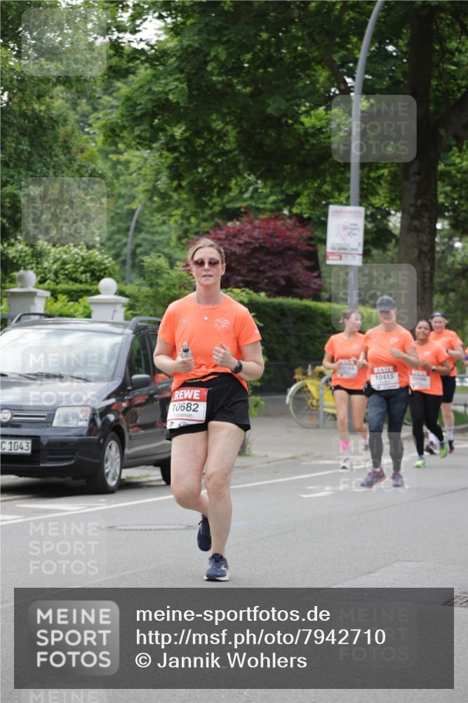15.06.2025 - REWE Women's Run Jannik Wohlers http://msf.ph/oto/7942710 15.06.2025 08:28:43 Laufen 1043, 10682, 10415, 10596 meine-sportfotos.de