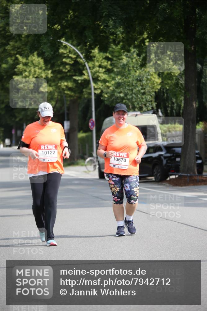 15.06.2025 - REWE Women's Run Jannik Wohlers http://msf.ph/oto/7942712 15.06.2025 10:00:54 Laufen 10122, 10670 meine-sportfotos.de