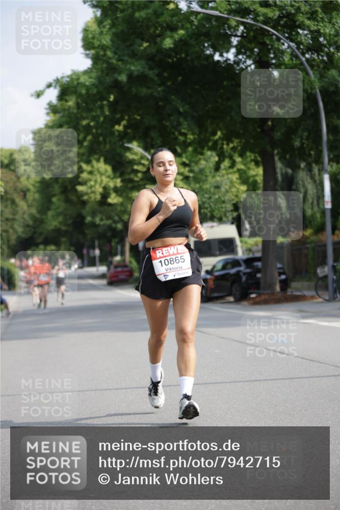 15.06.2025 - REWE Women's Run Jannik Wohlers http://msf.ph/oto/7942715 15.06.2025 08:46:49 Laufen 10865 meine-sportfotos.de