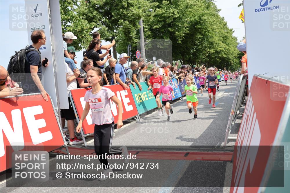 15.06.2025 - REWE Women's Run Strokosch-Dieckow http://msf.ph/oto/7942734 15.06.2025 11:35:10 Ziel 112, 115, 156, 161, 162, 174, 201, 207, 214, 216, 233, 263, 273, 285, 316 meine-sportfotos.de
