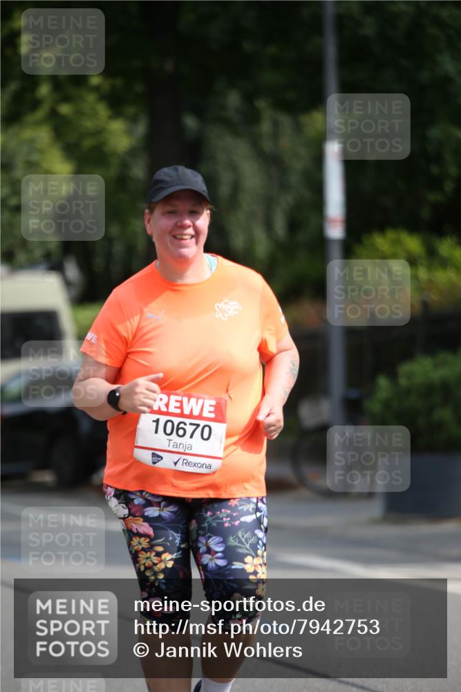 15.06.2025 - REWE Women's Run Jannik Wohlers http://msf.ph/oto/7942753 15.06.2025 10:00:57 Laufen 10670 meine-sportfotos.de