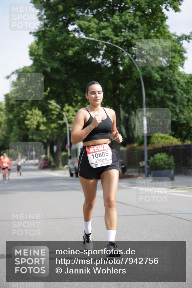 15.06.2025 - REWE Women's Run Jannik Wohlers http://msf.ph/oto/7942756 15.06.2025 08:46:50 Laufen 10865, 4 meine-sportfotos.de