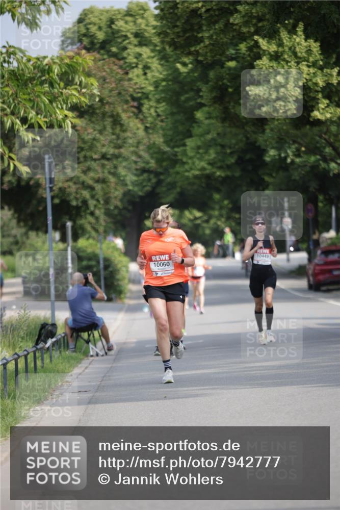15.06.2025 - REWE Women's Run Jannik Wohlers http://msf.ph/oto/7942777 15.06.2025 08:46:53 Laufen 10060, 10449 meine-sportfotos.de